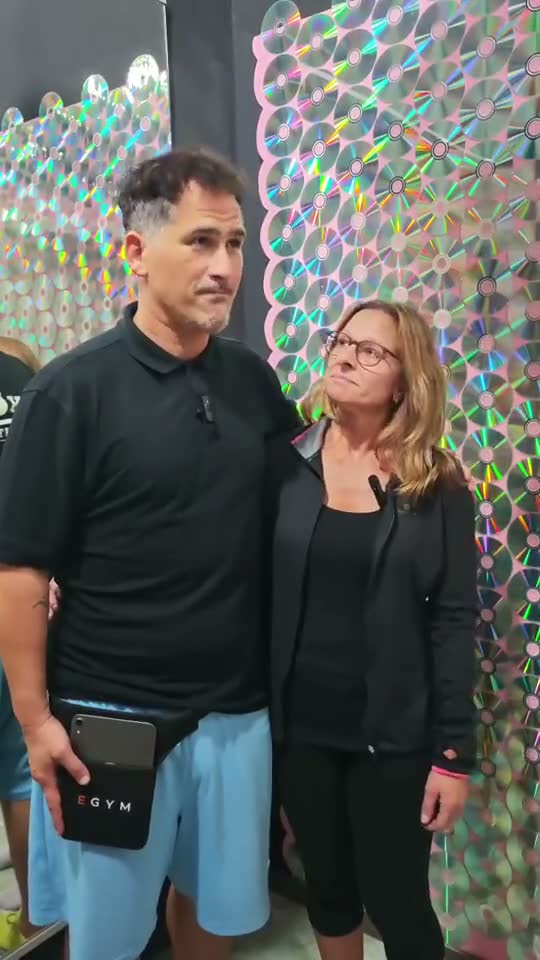 Tanja mit einem Trainer im Studio